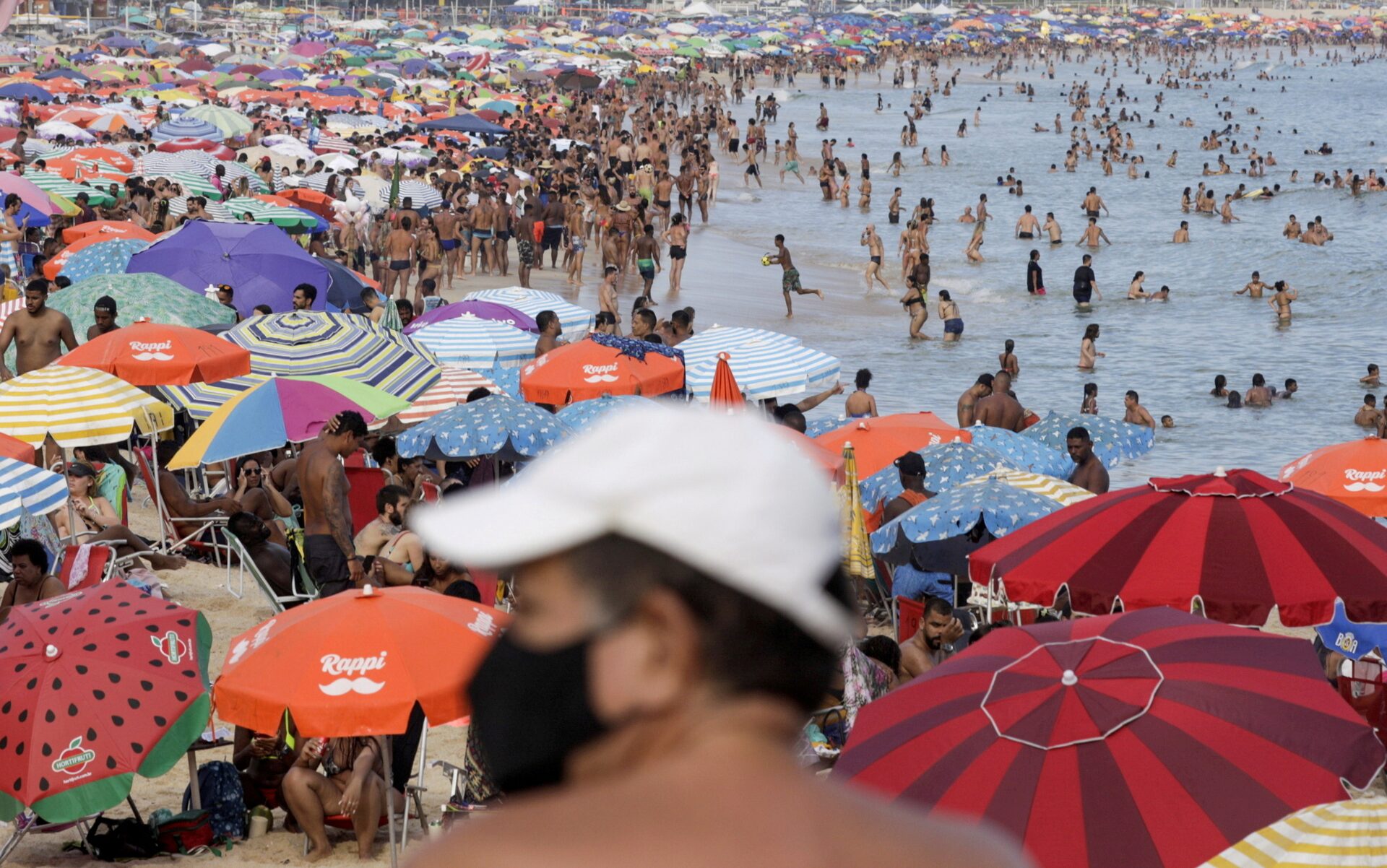 Brazil's Rio de Janeiro closes beaches as pandemic worsens